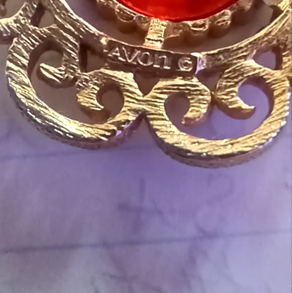 Vintage Avon Gold Tone Necklace with Teardrop Orange Glass Pendant - Picture 3 of 8